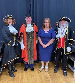 -mayor_and_criers_cropped_web
